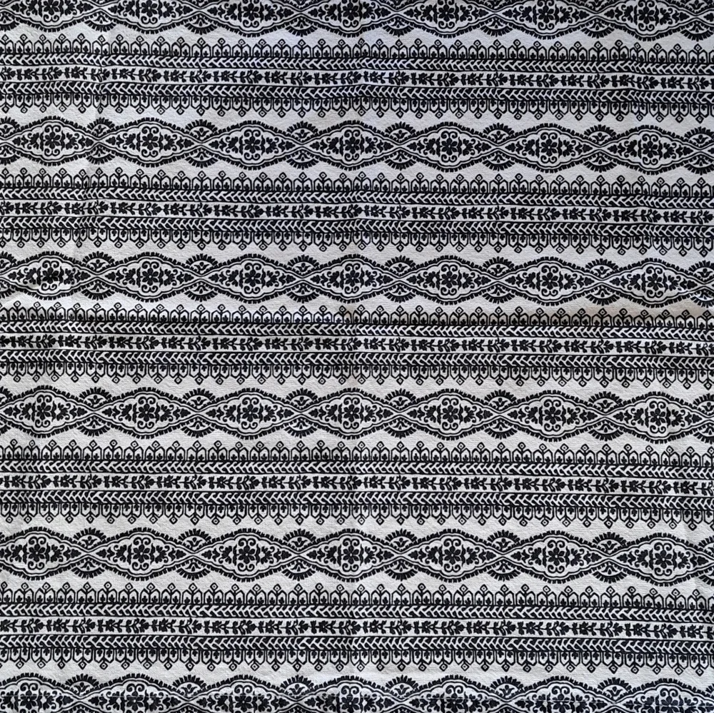N/A black white